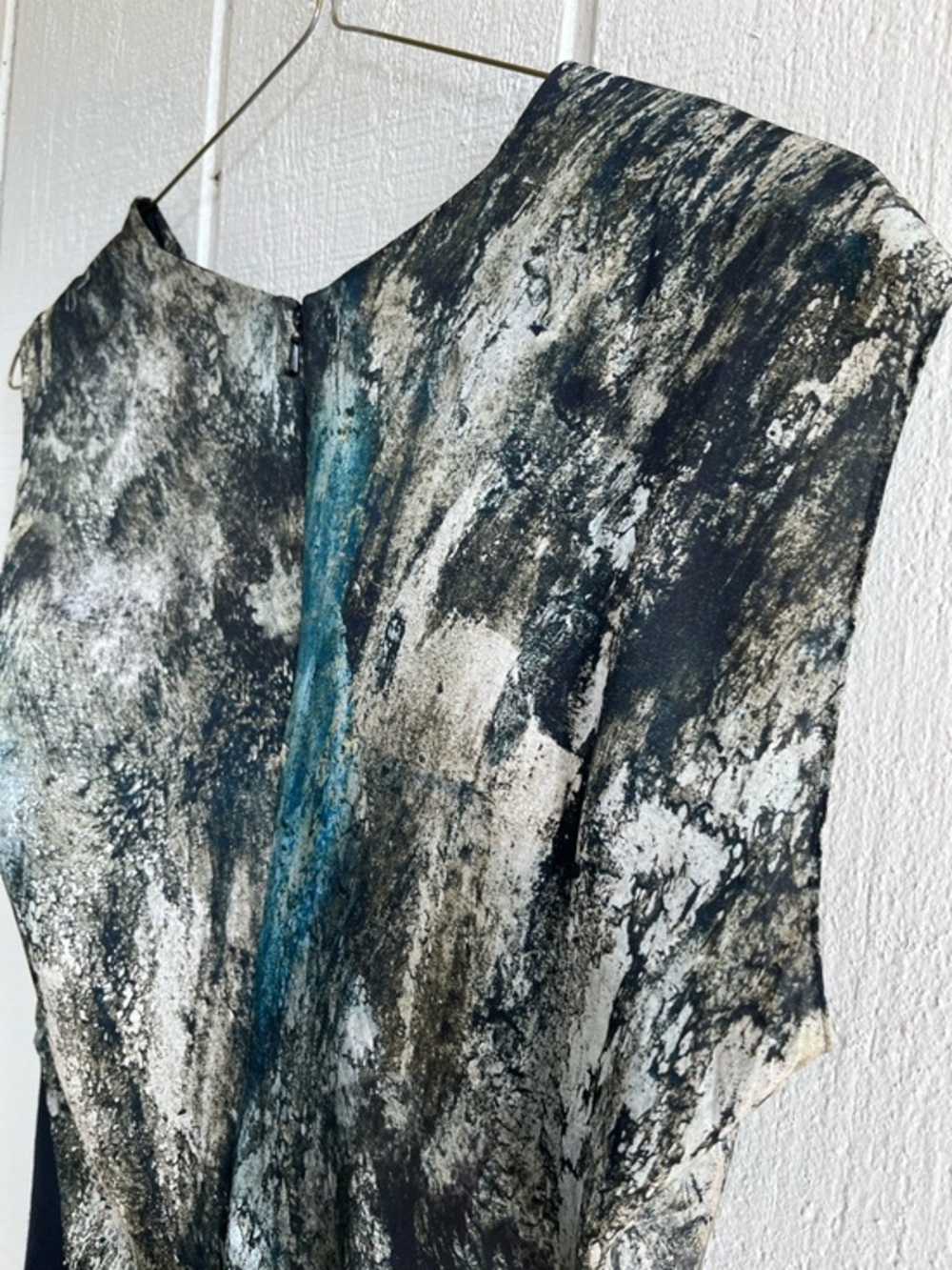 Helmut Lang Silk Asymmetrical Twist Front Blouse in Raven Print Sateen Size S - Picture 6 of 9